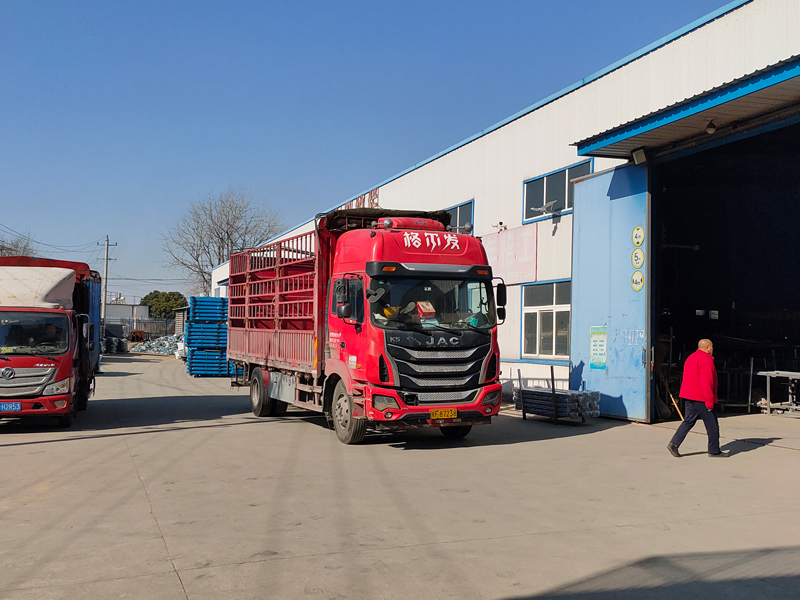 2025年1月2日鋅鋼陽臺護欄裝車發(fā)貨！