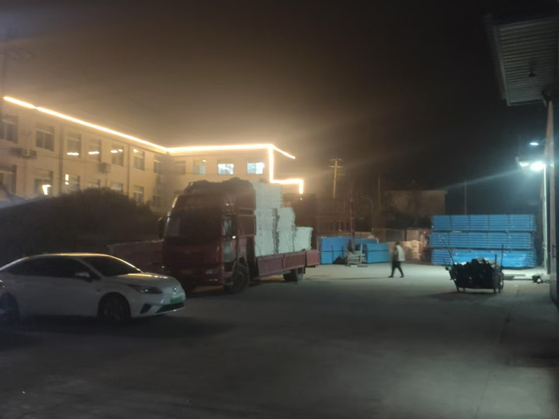 2025年1月6日鋅鋼護窗欄桿裝車發(fā)貨！