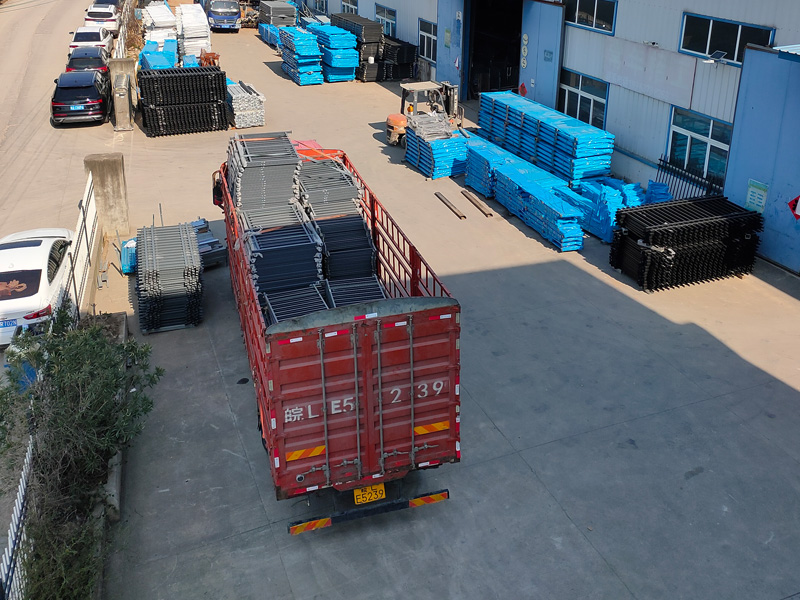 2025年3月18日鋅鋼陽臺護欄裝車發貨！