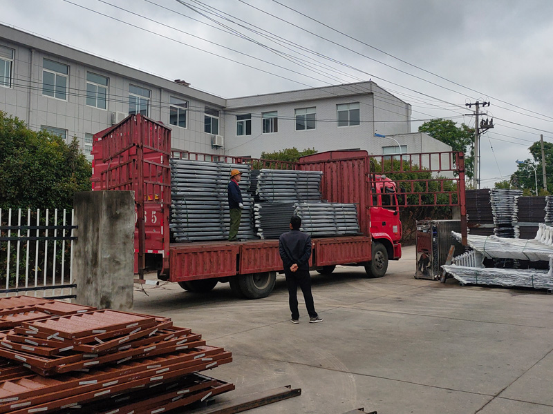 2025年5月10日鋅鋼樓梯欄桿裝車發貨! 2025年5月10日鋅鋼樓梯欄桿裝車發貨!