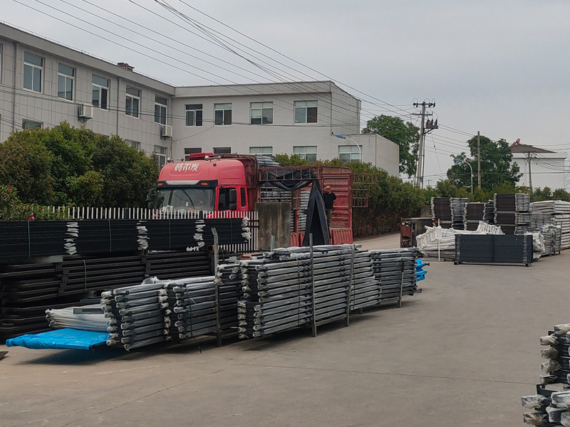 2025年5月17日鋅鋼連廊欄桿裝車發(fā)貨！