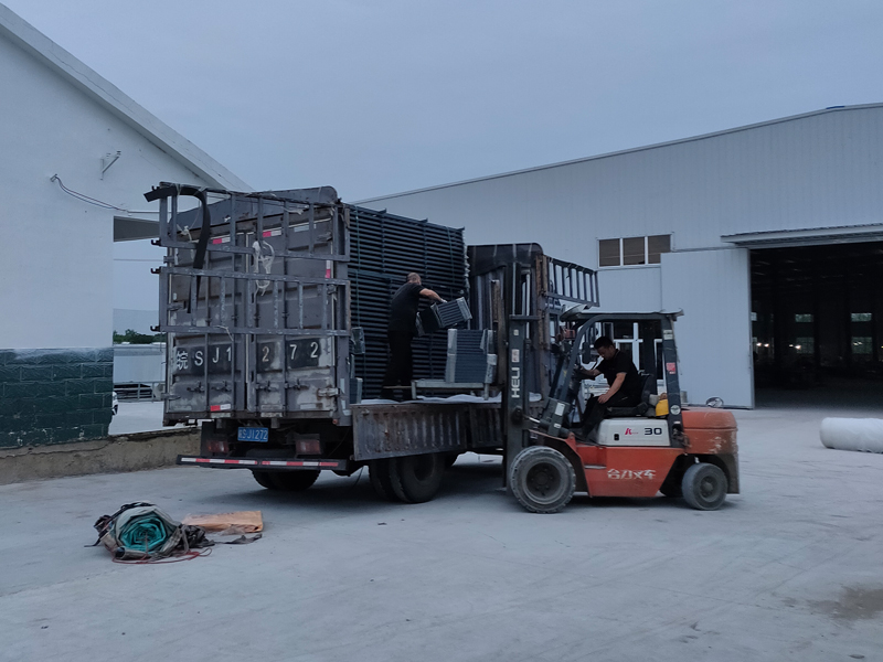 2025年6月21日鋅鋼護窗欄桿裝車發貨! 2025年6月21日鋅鋼護窗欄桿裝車發貨!