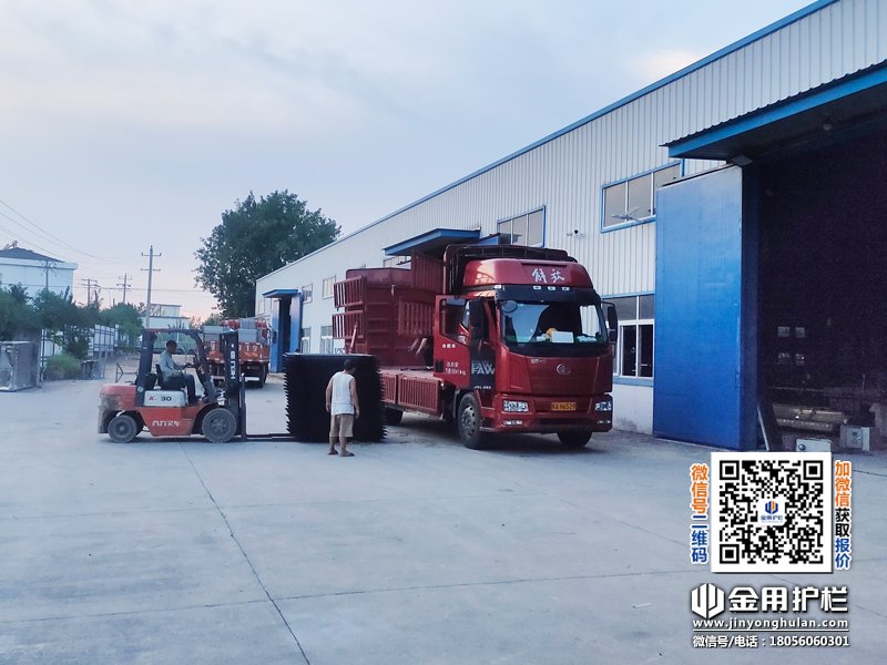 2025年8月22日鋅鋼圍墻護欄裝車發(fā)貨！