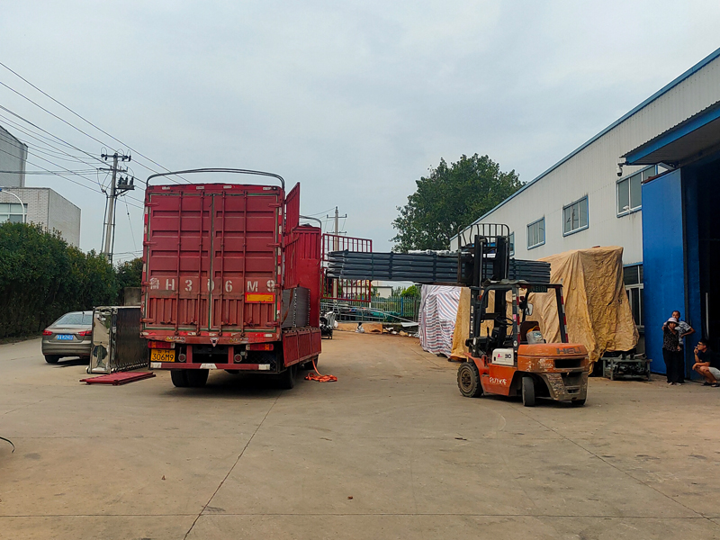 2025年9月6日鋅鋼玻璃欄桿裝車發(fā)貨! 2025年9月6日鋅鋼玻璃欄桿裝車發(fā)貨!