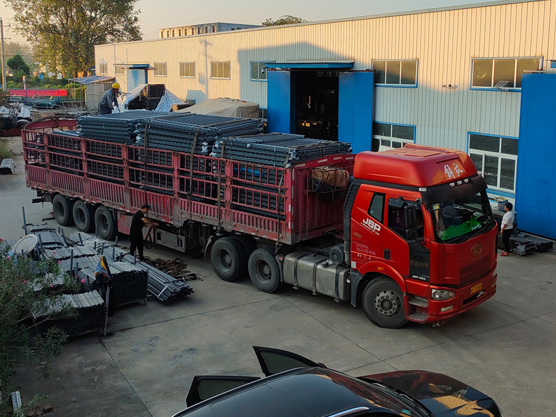 2025年9月26日鋅鋼圍墻護(hù)欄裝車發(fā)貨！