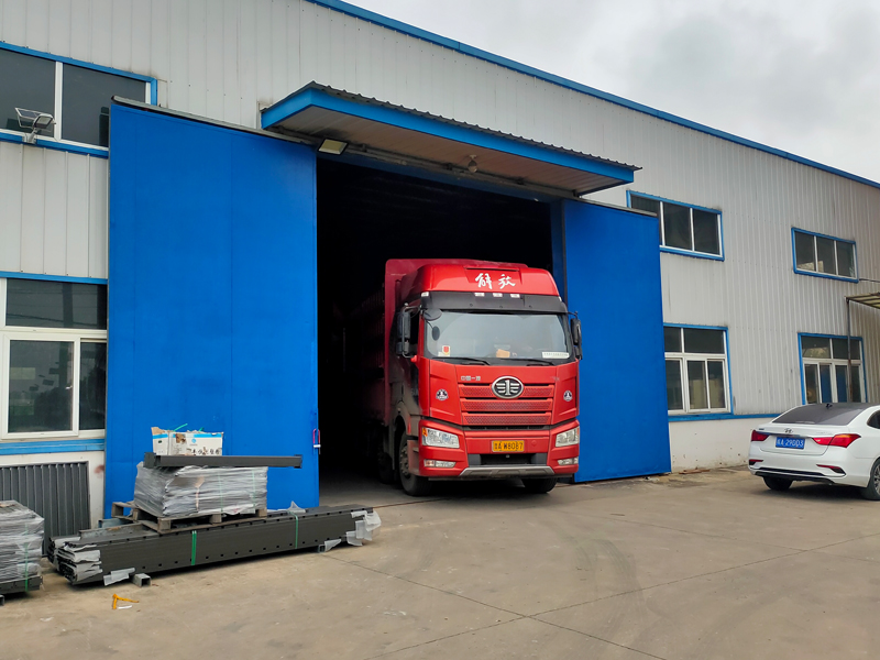 2025年10月9日鋅鋼護窗欄桿裝車發貨！