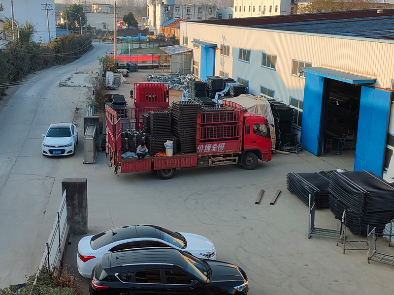 2025年12月5日鋅鋼護窗欄桿裝車發貨！